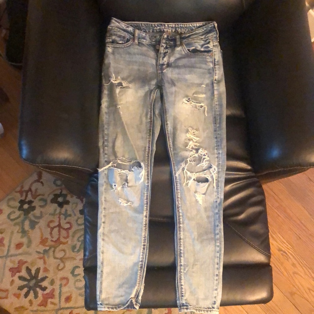 American Eagle light wash ripped jeans